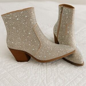 ✨ Band of the Free Rhinestone Western Boots – Size 7.5 ✨